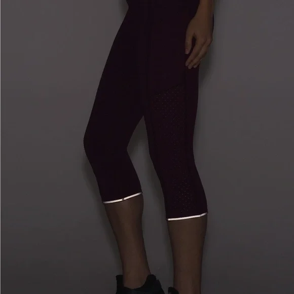 Lululemon Athletica Marvel Dark Pink Mind Over Miles Crop 17” Leggings size 4 - Picture 4 of 16